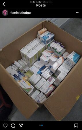 Publication instagram de la Loge féministe avec une photo des médicaments envoyés vers des régions proches du front